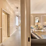 Apartment Moulin Rouge Lerici