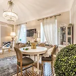 Moulin Rouge Apartment