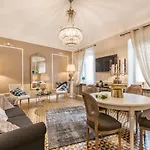 Moulin Rouge Apartment Lerici