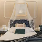 Apartment Moulin Rouge