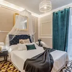 Apartment Moulin Rouge