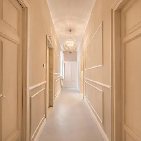 Moulin Rouge Apartment Lerici