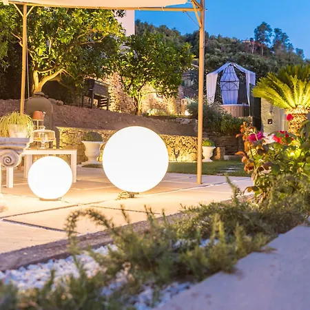 Apartment Moulin Rouge Lerici